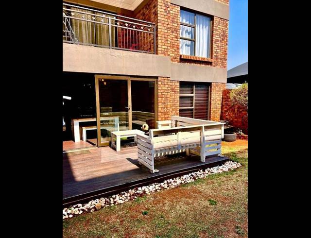 2 BEDROOM TOWNHOUSE FOR SALE IN RAVENSWOOD